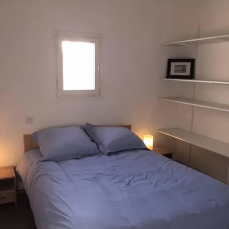 Apartment 2 Chambres, Avec Piscine, 100 Metres De La *